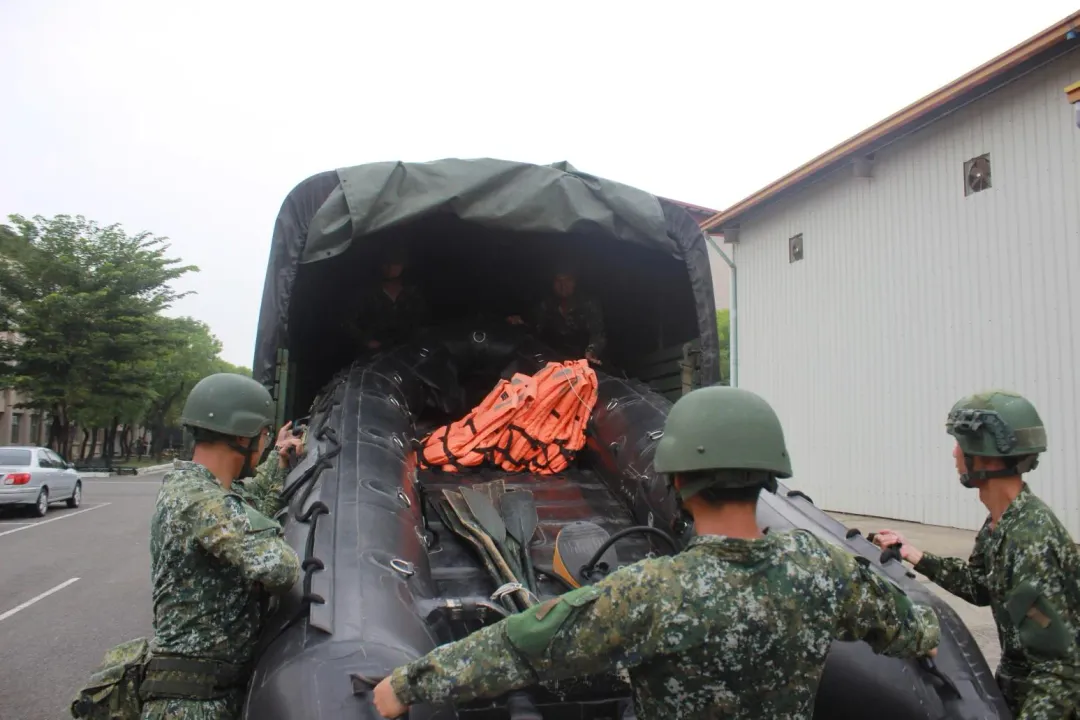 第2、4作戰區預置兵力災防機具整備。(圖/陸軍司令部)