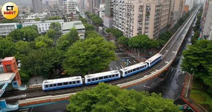 捷運是公認的低碳運輸，近年卻因為電價不斷上漲，營運成本大增，票價面臨調整壓力，在野立委擔心部份民眾回頭使用汽機車，增加碳排。（圖／CTWANT）