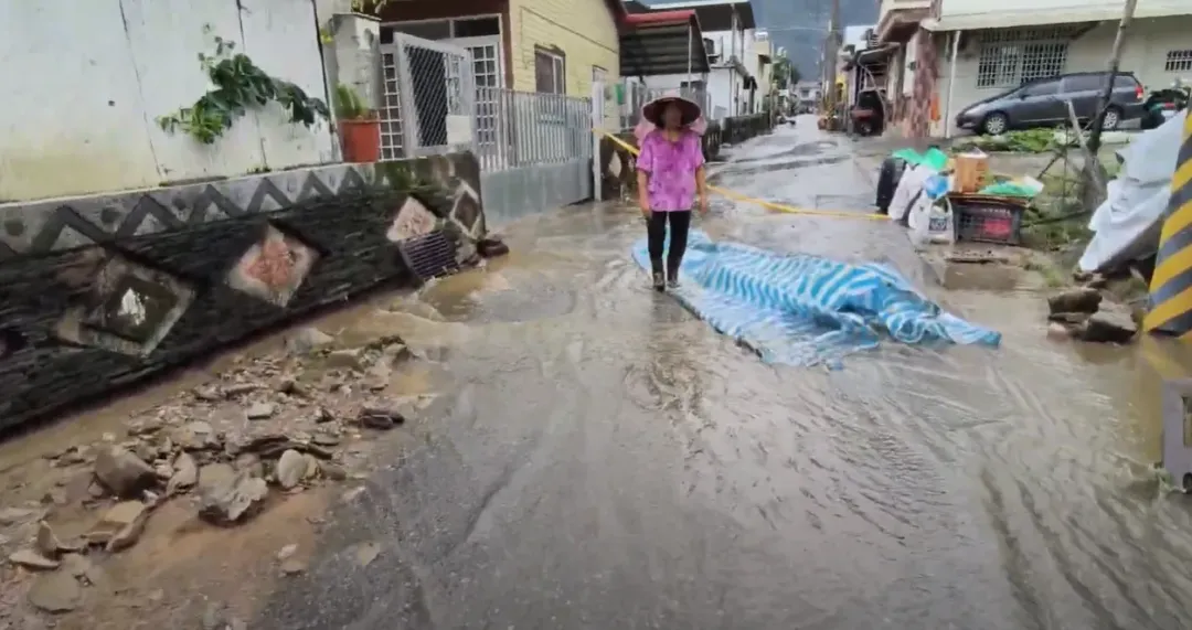 颱風過境帶來大量降雨及驚人風力，強風暴雨易使土壤和泥水中的類鼻疽桿菌暴露於地面並更易傳播。（示意圖／資料庫）