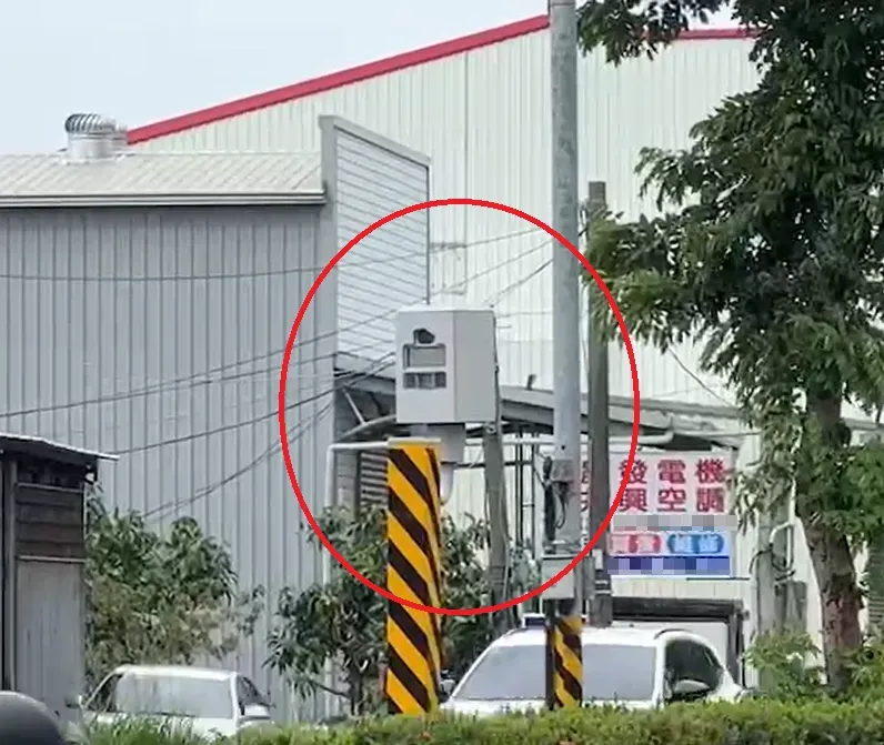 屏東縣府警局交通隊已關閉故障的測速相機，並將主動撤銷故障期間94輛車的相關裁罰。（圖／中天新聞）