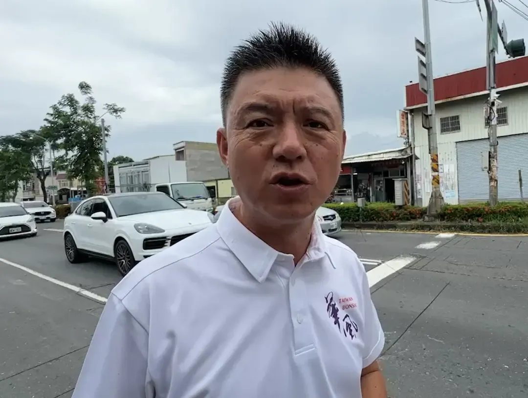 屏東縣議員許展維表示10月31日下午接獲民眾反映，他到現場觀察確認測速設備確實故障。（圖／中天新聞）