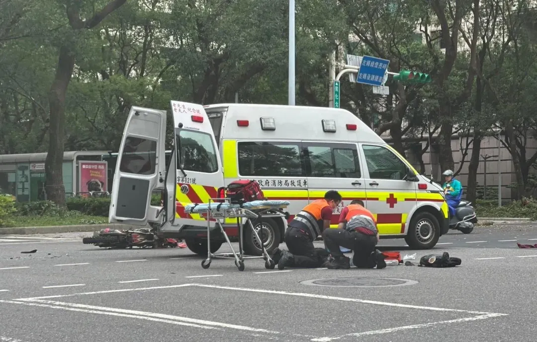車禍現場。(圖/重機車友/各區路況天氣、資訊分享中心)
