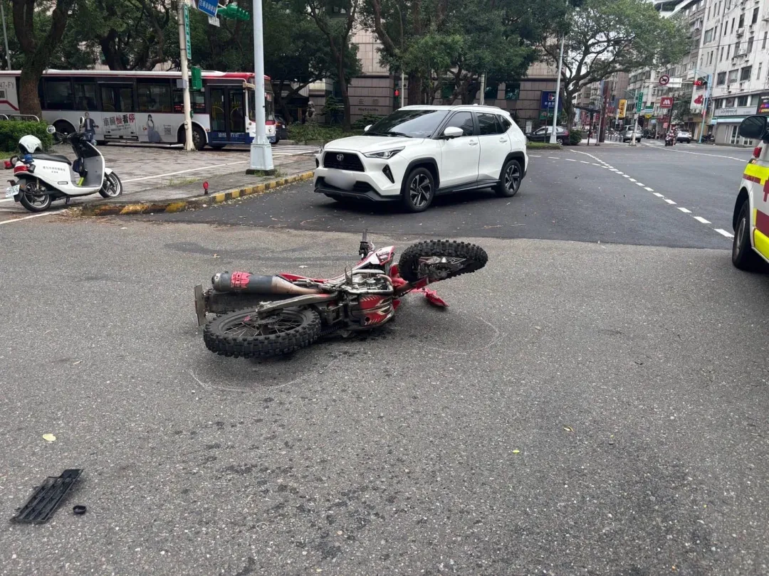徐女為宜蘭人騎乘的是進口越野機車。(圖/翻攝畫面)