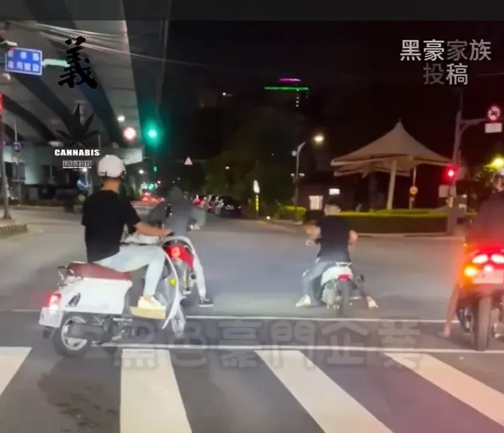警方目前查到2名相關機車車號，將依法開罰，若涉公共危險罪也將依法送辦裁處。（圖／翻攝自黑色豪門企業）
