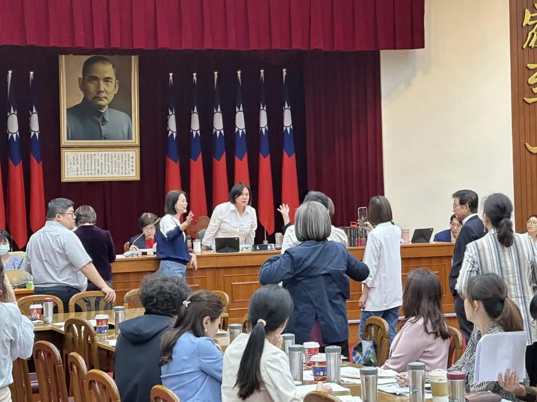 1104財政委員會為財劃法進行激烈議事攻防。(圖/中天新聞)