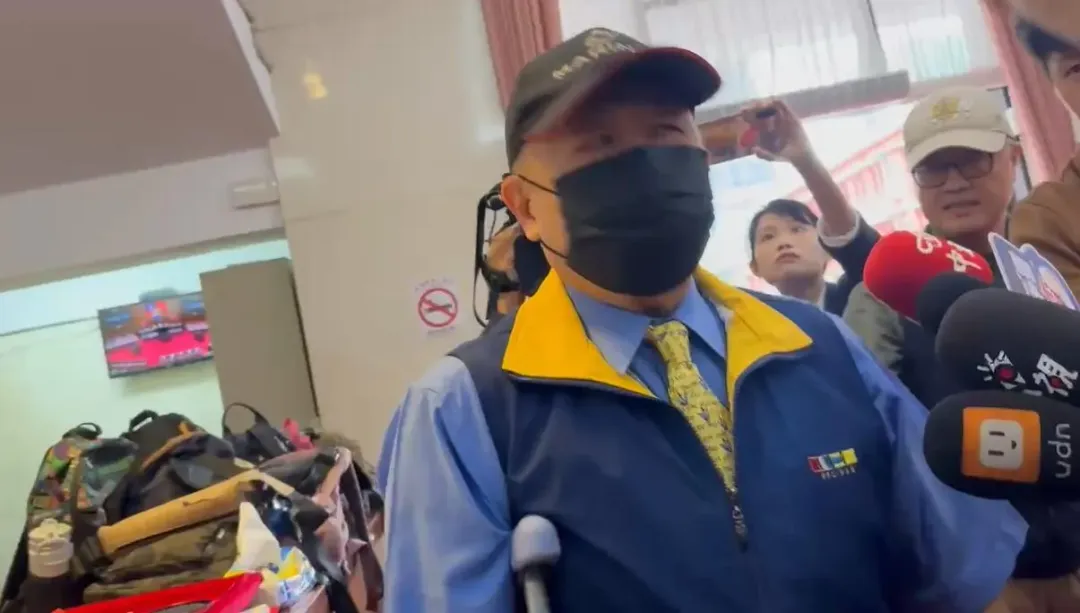 73歲國民黨軍系立委陳永康經常出席院會，就連日前腳受傷也依舊到班。（圖／中天新聞）