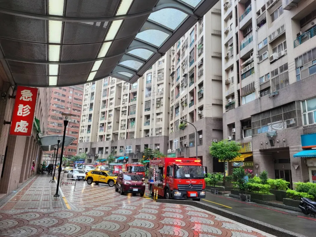 新北市汐止某醫院今天發生工安意外。(圖/翻攝畫面)