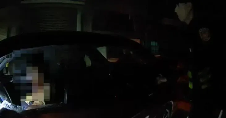 陳男不配合仍持續採汽車油門。（圖／警方提供）
