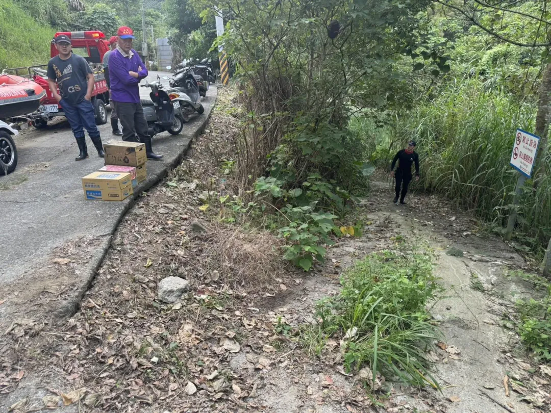 警消一大早就出發尋人。(圖/中天新聞)