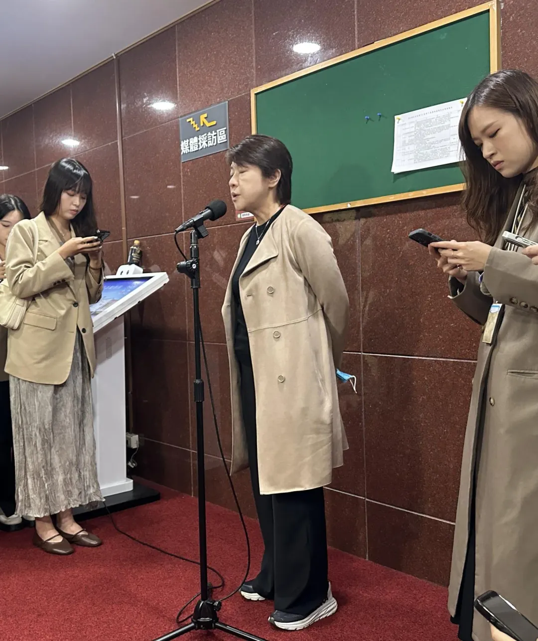 黃珊珊接連在臉書發文表態反對藍營版本的《財劃法》和《憲法訴訟法》。（圖／黃詩崴攝）