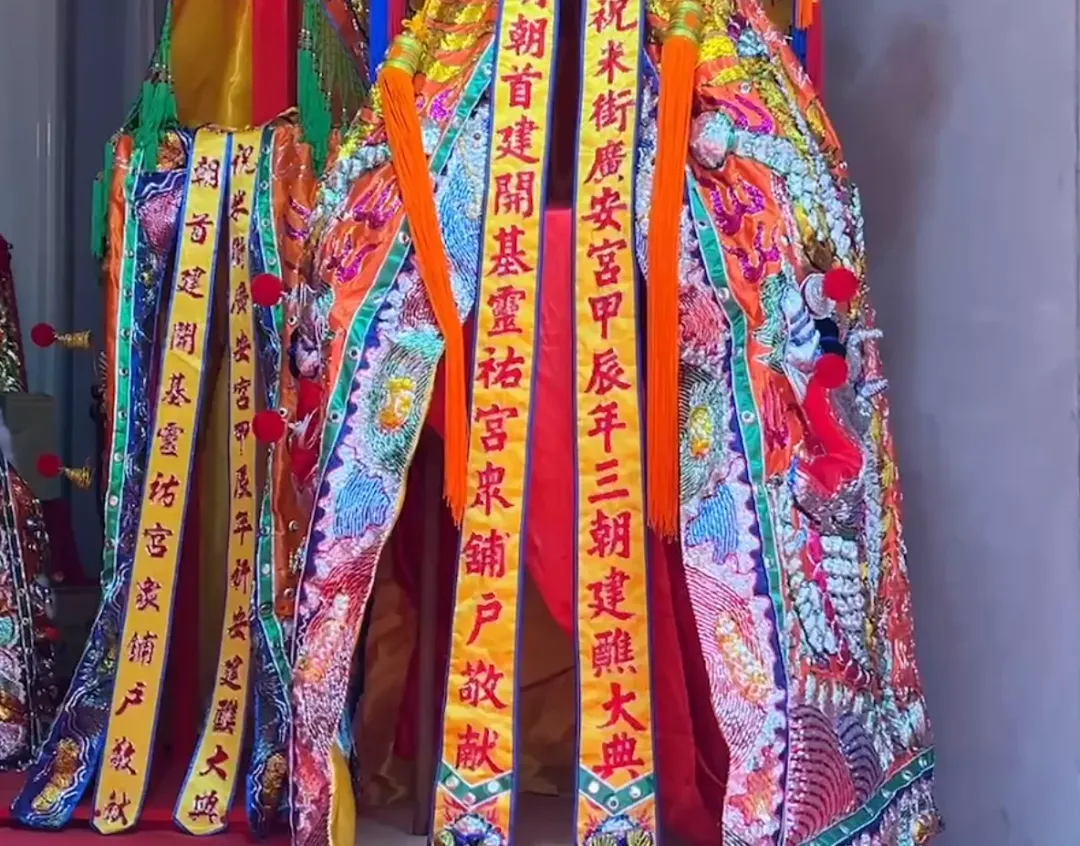 建醮大典開始後，不只是米街廣安宮廟埕前人潮滿滿，鄰近的西門圓環更是熱鬧滾滾。（圖/中天新聞）