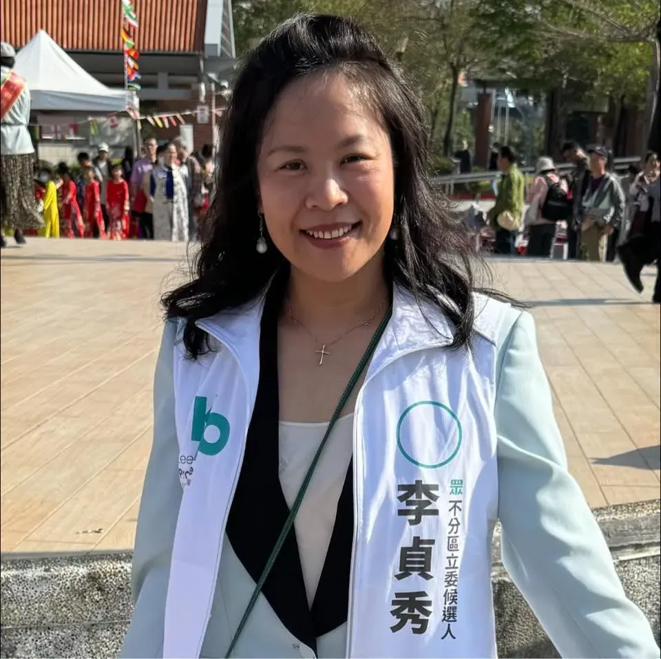 近日到黃國昌立委辦公室見習、可能出任民眾黨不分區立委的陸配李貞秀,開啟了柯文哲指名接班的議題。(圖/取自李貞秀臉書)