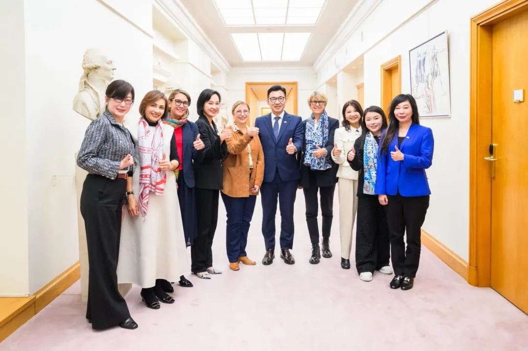 立法院副院長江啟臣率跨黨派立委團訪問法國。(圖／立法院提供)