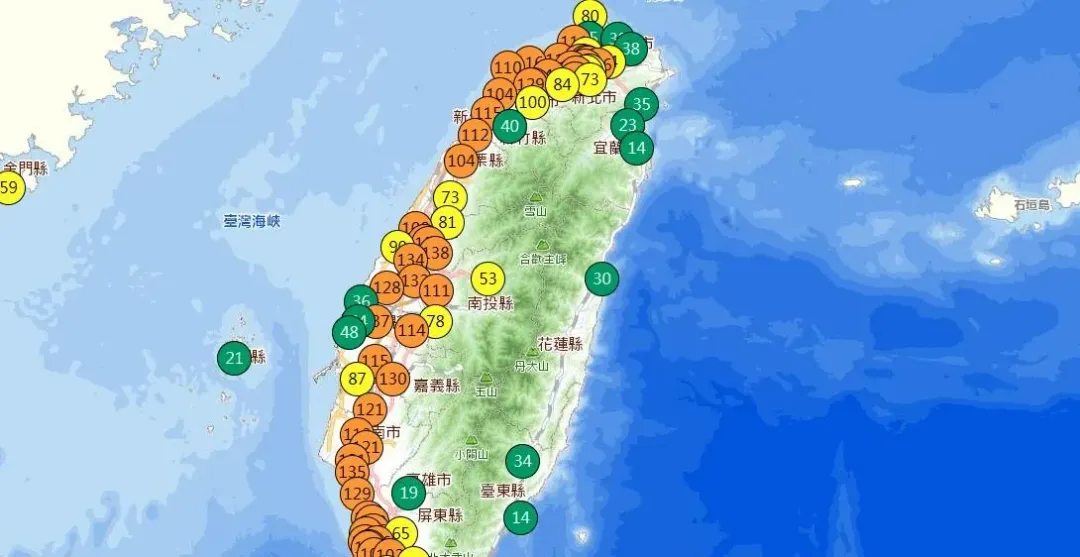 環境部指出,今天受颱風天兔外圍環流及偏東風影響,西半部擴散條件仍差,空氣品質為橘色提醒等級。(圖/環境部)