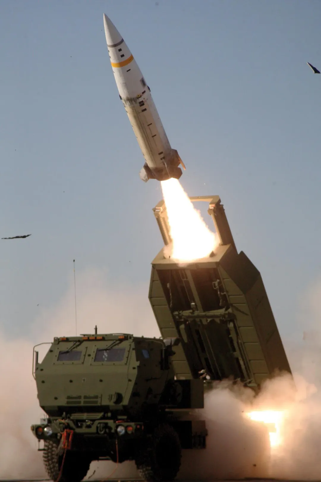 高機動砲兵火箭系統發射ATACMS。(圖/美國陸軍)