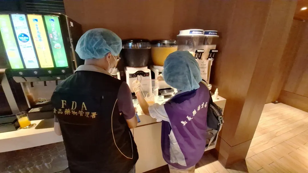 食藥署為保障民眾飲食衛生安全，聯合地方政府衛生局執行「吃到飽餐廳稽查專案」。（圖／食藥署提供）
