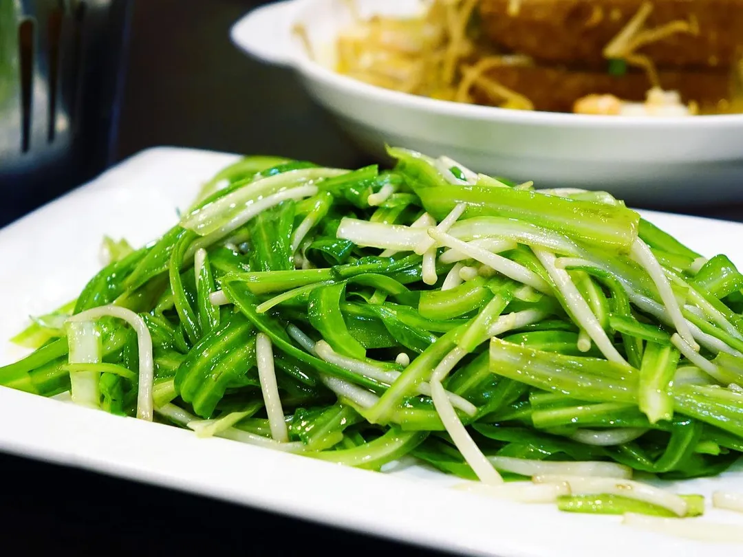 蔬菜攝取方面，3份青菜約300公克，烹煮後要有一碗半的份量，午餐、晚餐都要達到這個標準。（示意圖／Pixabay）
