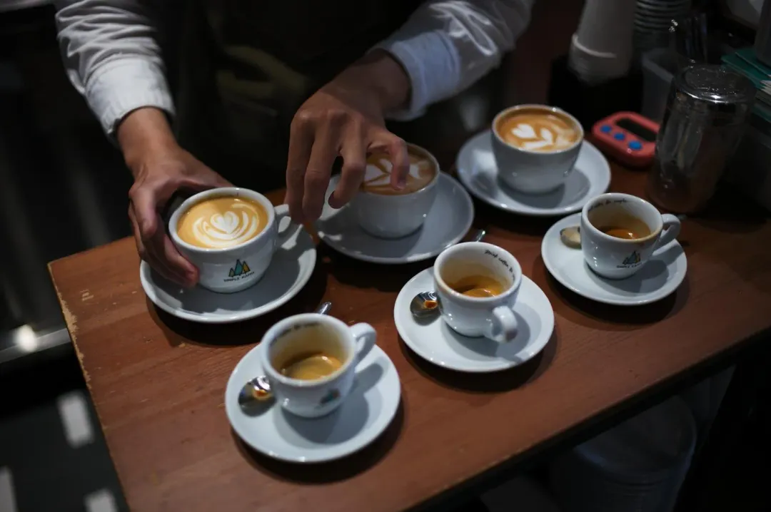 由於租約即將期滿,The Coffee One、興波咖啡超級棧將於2024年11月30日熄燈。(圖/翻攝自Simple Kaffa臉書)