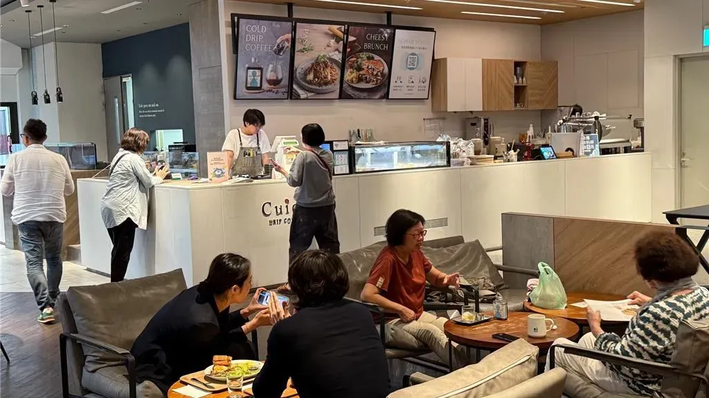 黑浮集團旗下「奎克咖啡」義享店目前正常營運。（圖/中時新聞網）