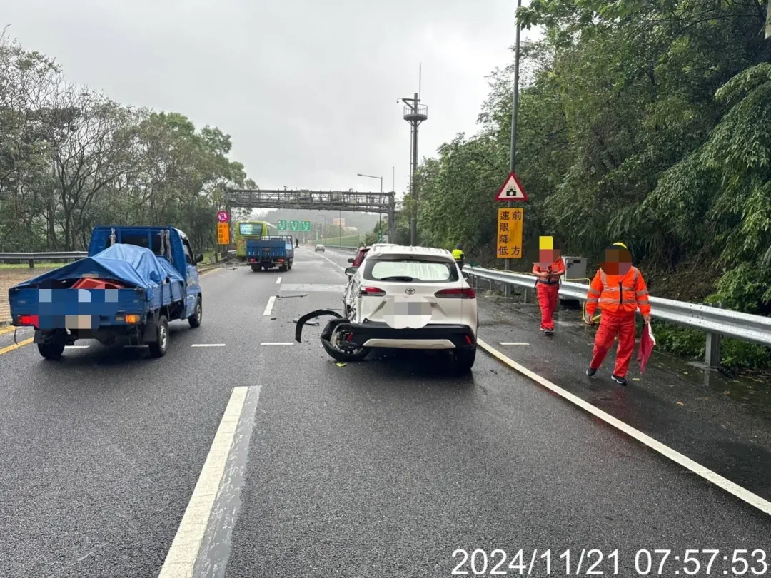 國５北上石碇到南港系統發生嚴重車禍。（圖／翻攝畫面）