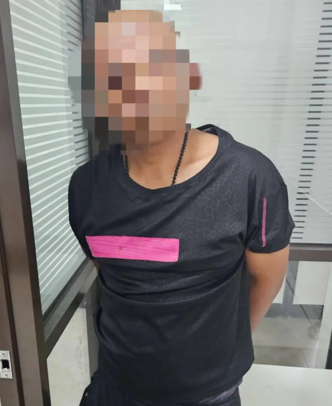 警方接獲通報後迅速行動,並在短短20分鐘內於案發附近成功逮捕38歲張姓犯嫌。(圖/中天新聞)