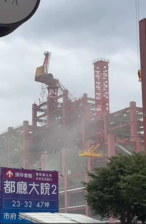 工地意外畫面曝光。（圖／翻攝自記者爆料網）