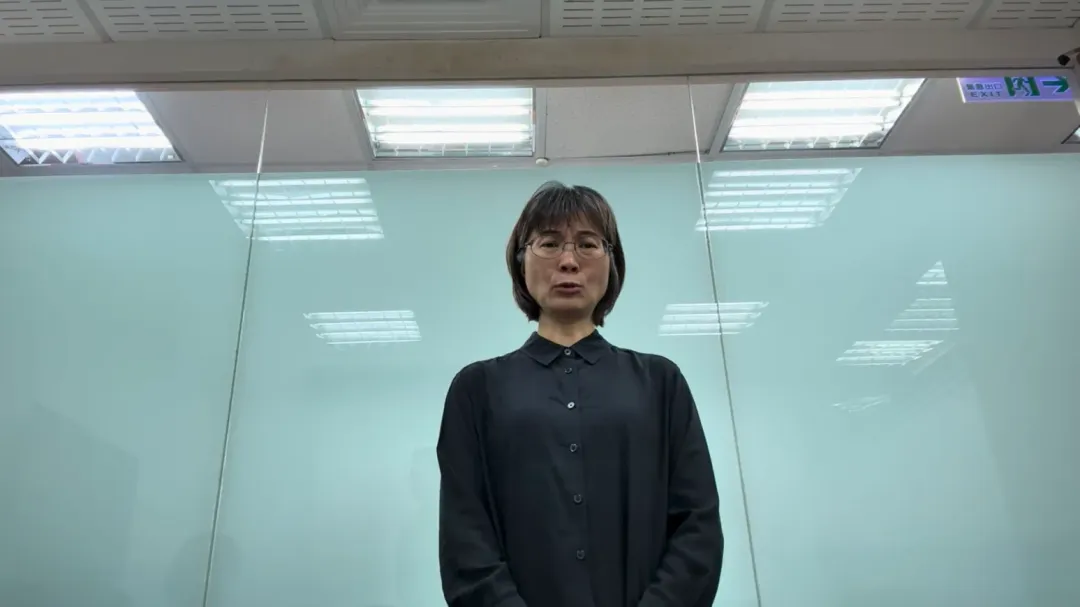 謝宜容含淚2度鞠躬道歉。(圖/取自謝宜容道歉影片)