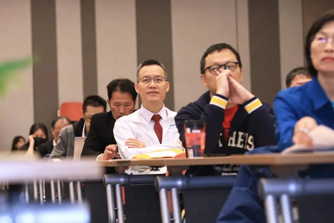 新北市的校長在行動與改變能源教育論壇中專心聽講。