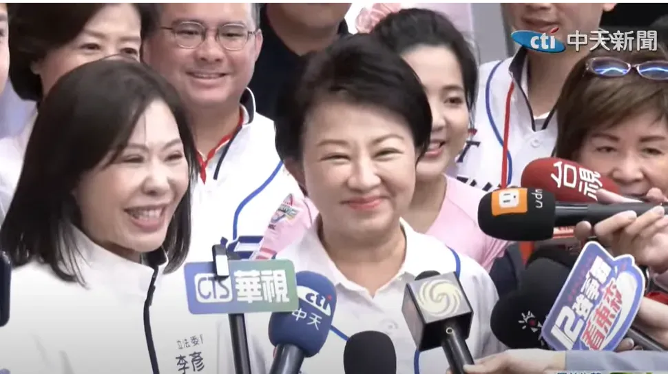盧秀燕身穿中華隊球衣參加國民黨全代會。(圖/中天新聞)