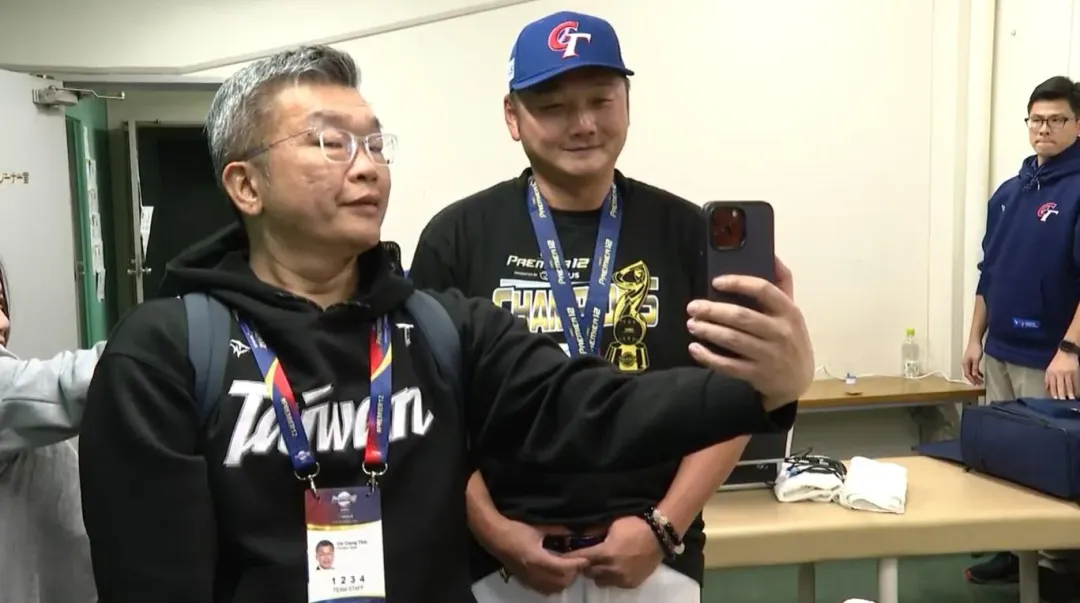 賴清德也視訊恭賀總教練曾豪駒。（圖／愛爾達提供）