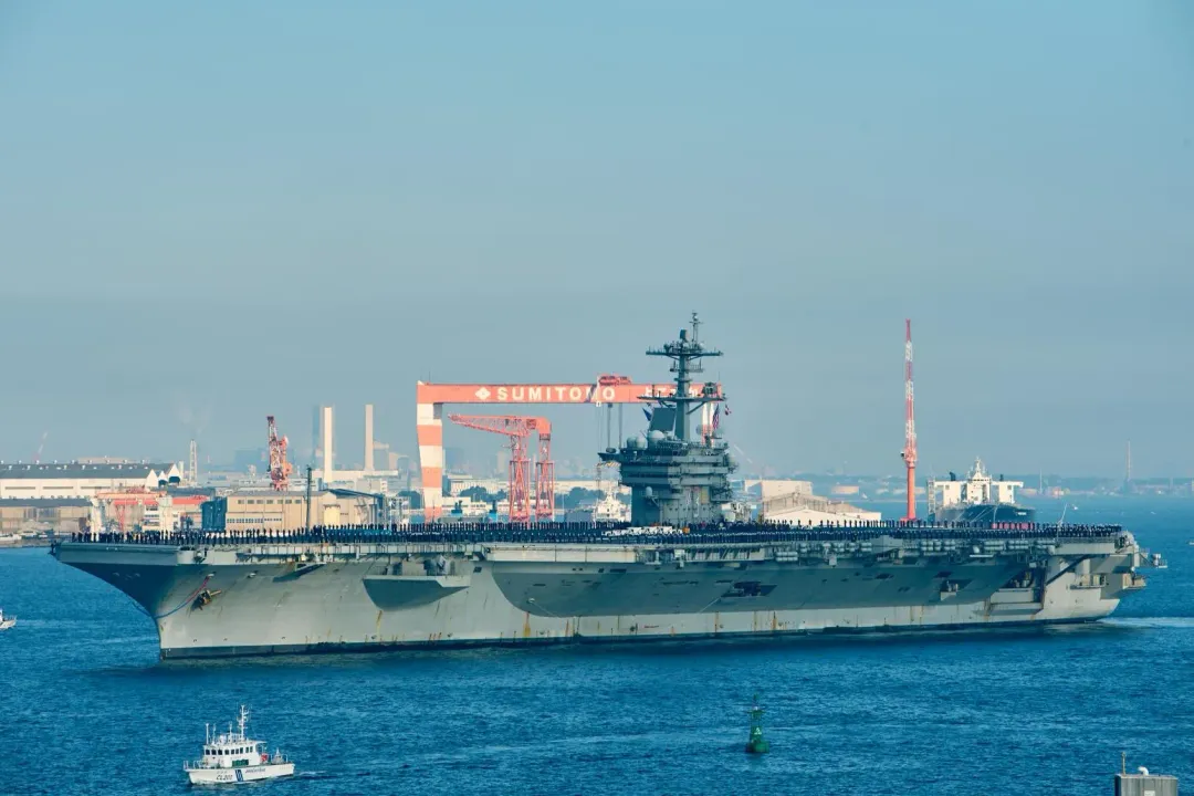 華盛頓號抵達日本橫須賀。(圖/美國海軍)