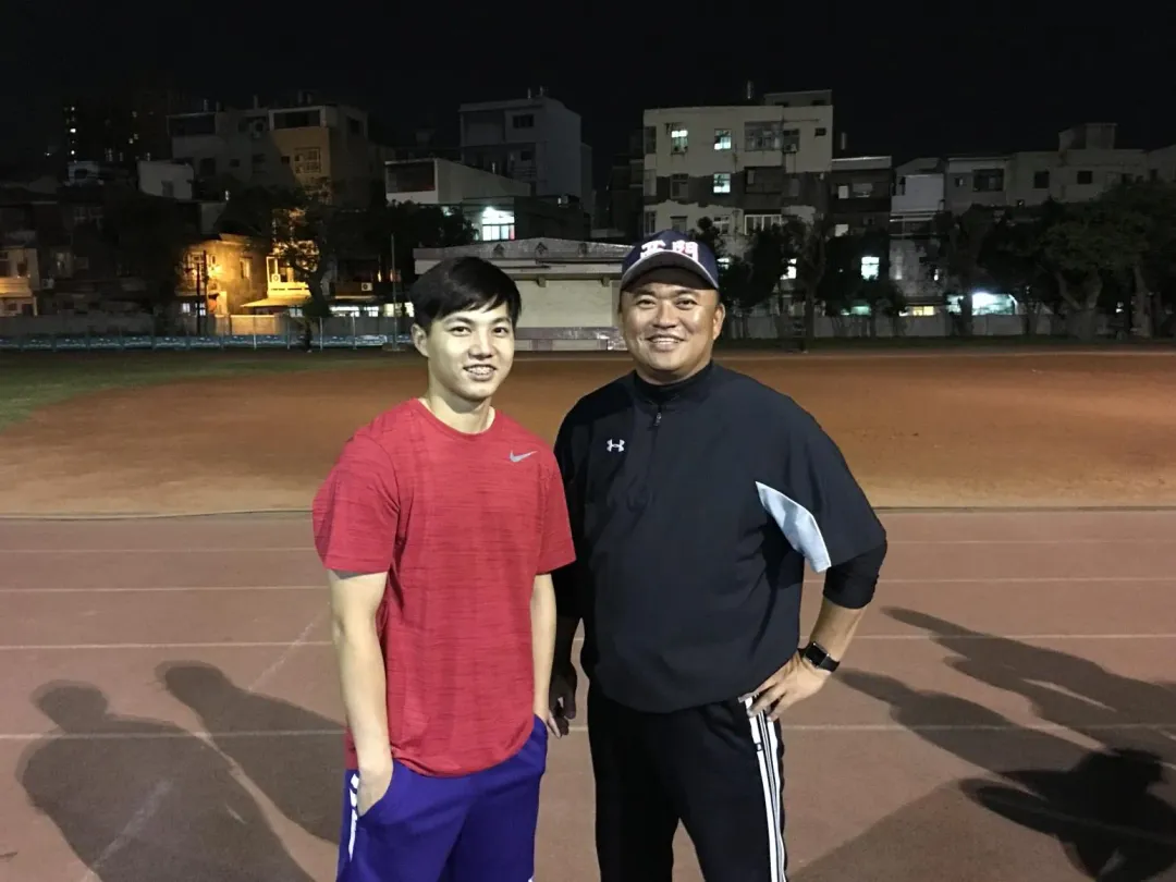 郭俊麟選手當年在西門國小的啟蒙教練阮瀚逸。（圖／教育處體健科提供）