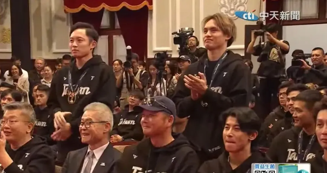 賴清德在致詞時發生小插曲，感謝各球隊同時下險些忘了富邦悍將。（圖／中天新聞）