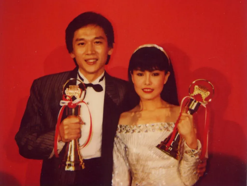 殷正洋(左)曾是1990年第1屆金曲獎最佳男演唱人,和該屆最佳女演唱人江蕙獲歌王、歌后寶座。(圖/資料照)