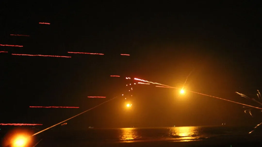 太武操演夜間射擊。(圖/金防部提供)