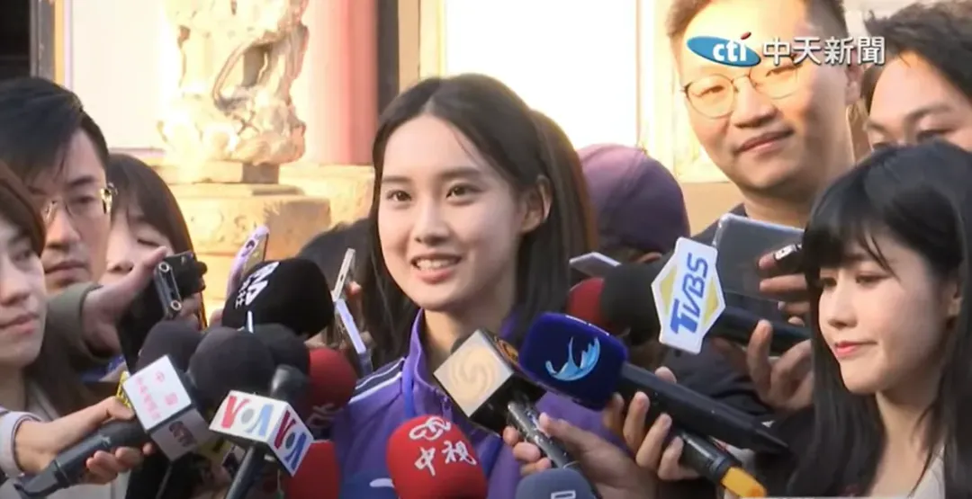 大陸清華大學女大生彭弋航仙氣飄飄的外表神似劉亦菲。（資料照／中天新聞）