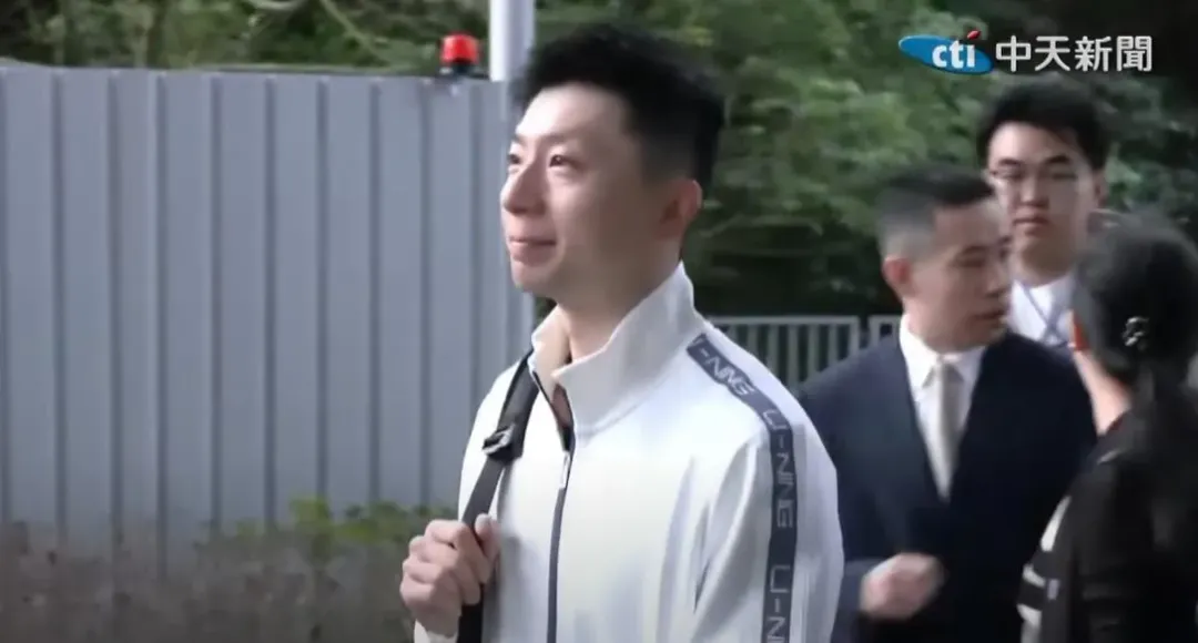 奧運桌球金牌馬龍也是這次參訪團成員之一。（圖／中天新聞）