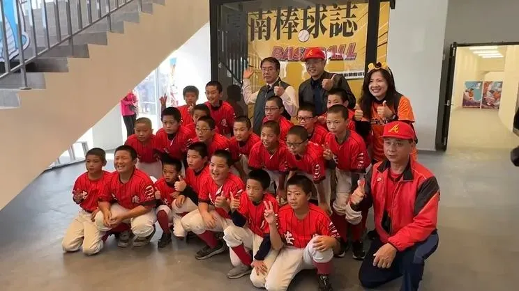 少棒合照。（圖／中天新聞）