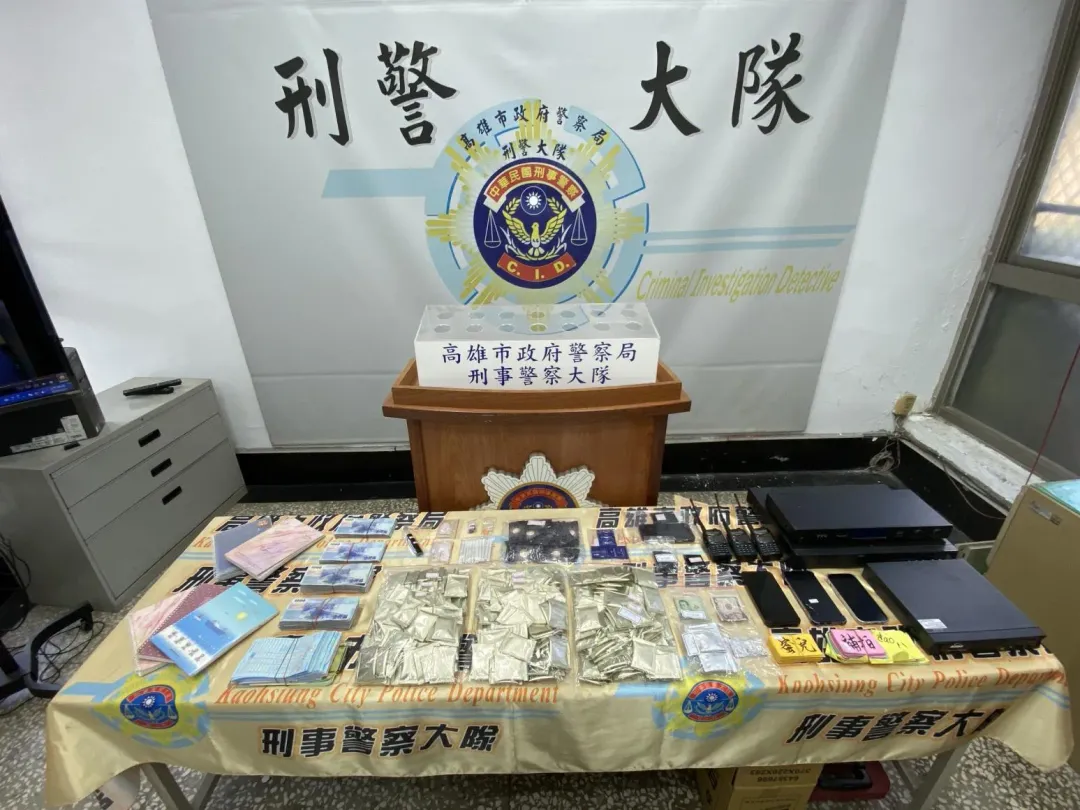 小吃部群聚吸毒證物。(圖/警方提供)