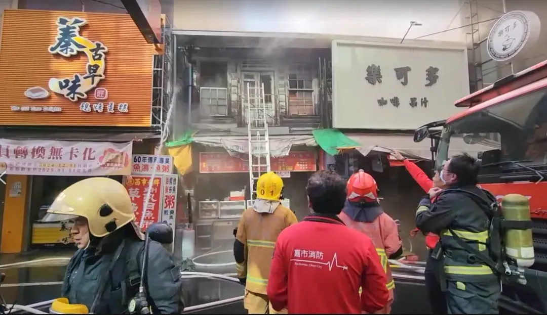 嘉義市1間老牌的小吃店起火。（圖/嘉義市消防局提供）