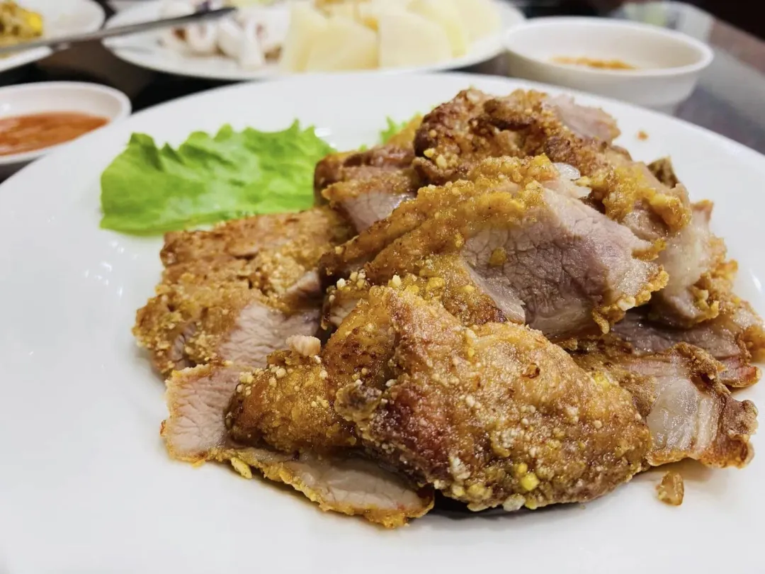 必點紅糟肉。（圖／翻攝自貴隆餐館臉書）