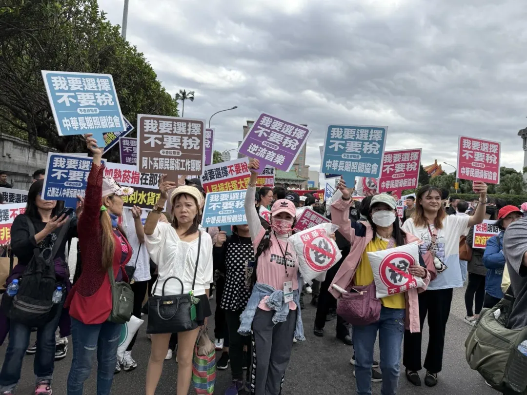 民團代表基層支持「我要選擇不要稅」訴求。(圖/CLEAN AIR大聯盟提供)