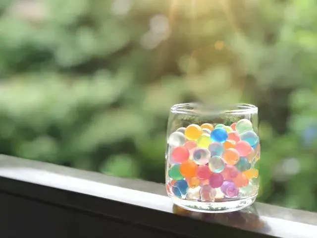 水晶寶寶外表看似無害，卻對家中幼兒暗藏生命威脅。（示意圖／photoAC）