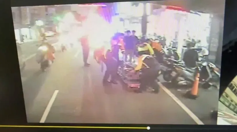 2人送醫後均未有生命危險。(圖/翻攝畫面)