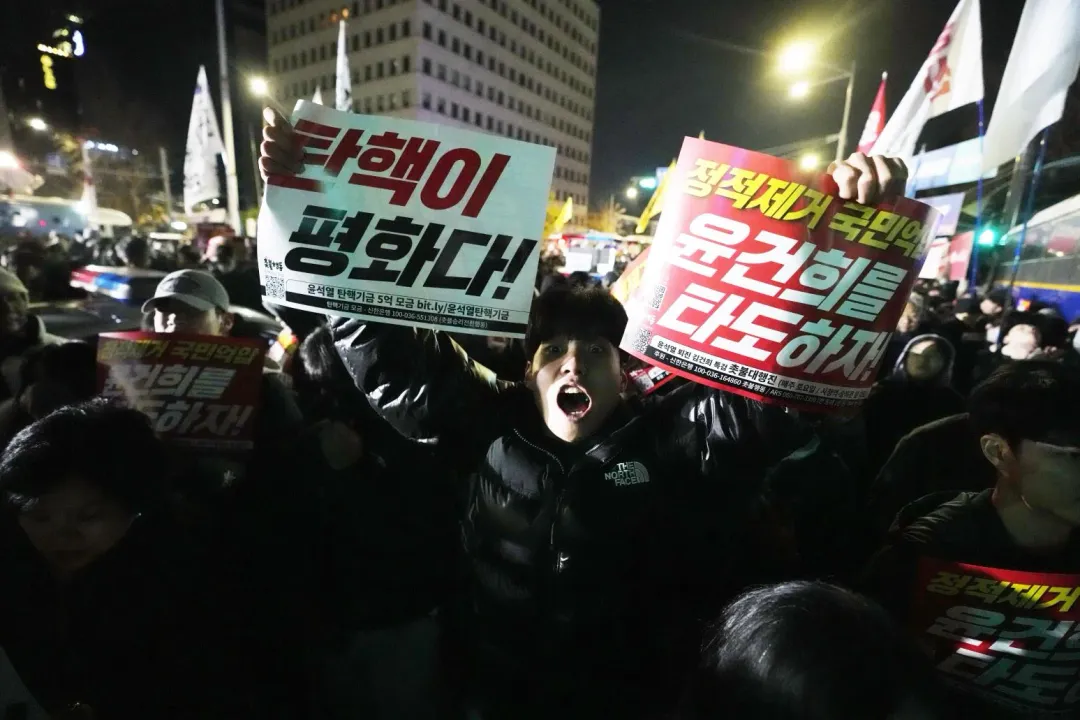 南韓總統尹錫悅宣布戒嚴，引發民眾怒火。（圖／美聯社）
