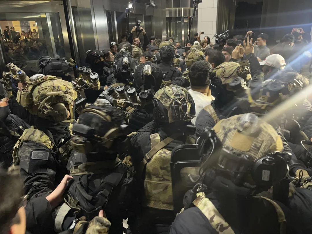 尹錫悅宣布戒嚴令指示軍隊進入國會。(資料照/美聯社)