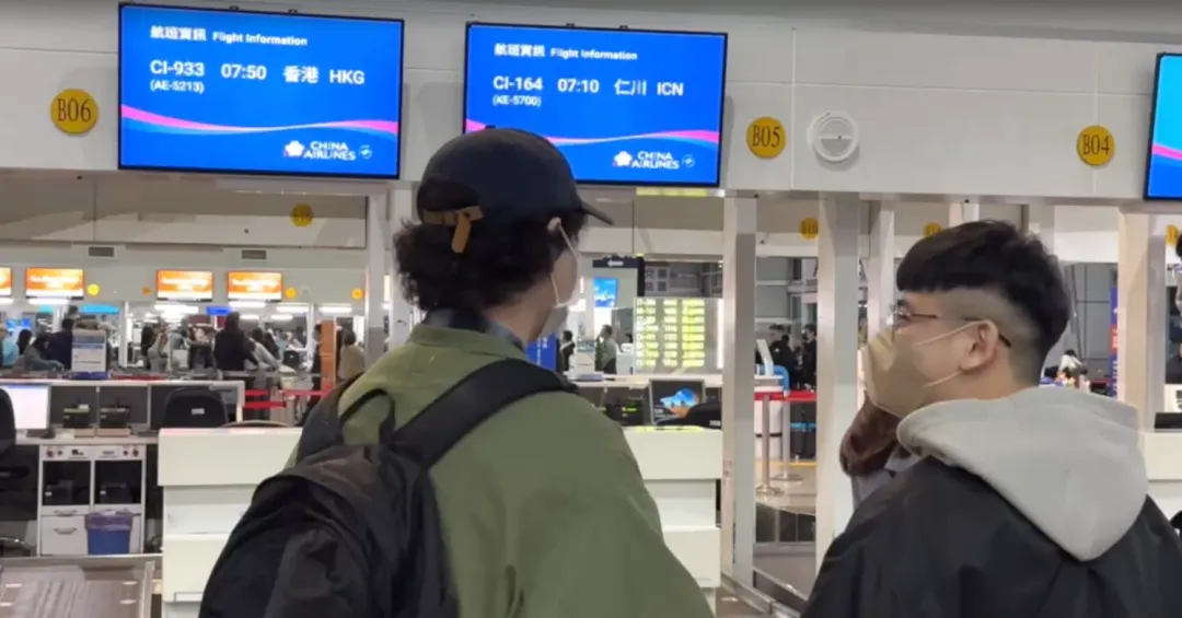 訪韓旅客在等待值機飛往南韓。（圖/中天新聞）