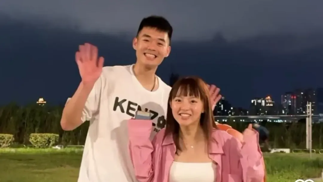 十元被求婚成功。(圖/翻攝IG 十元)