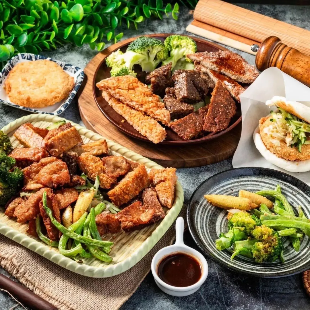 本次活動有多攤素食炸物店家。(圖/高雄市觀光局提供)