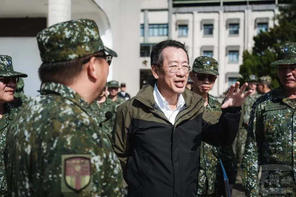 國防部長顧立雄視導無人機訓練場地。（圖/軍聞社）